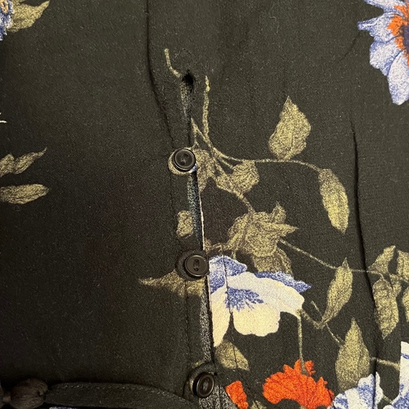 AEO American Eagle Black Floral Blouse EUC - Picture 2 of 4